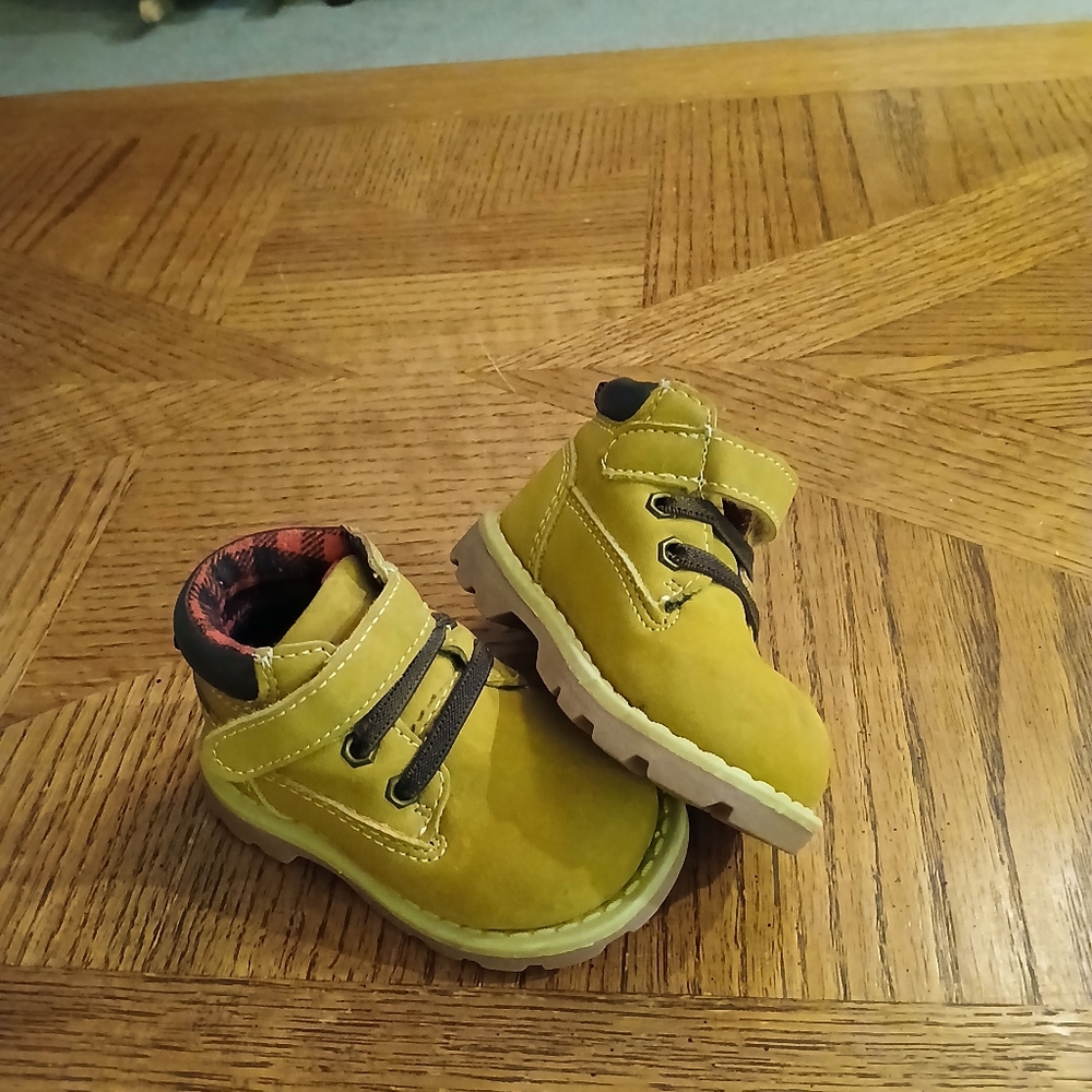 Like New!! Kids Tan Boots